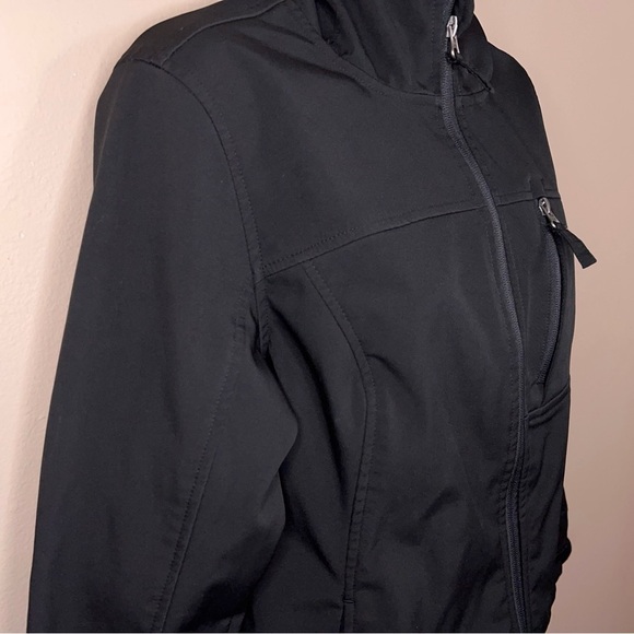 Medium Free Tech Black Jacket Hooded Windbreaker Zip Closure Outdoor Athletic - Picture 7 of 16